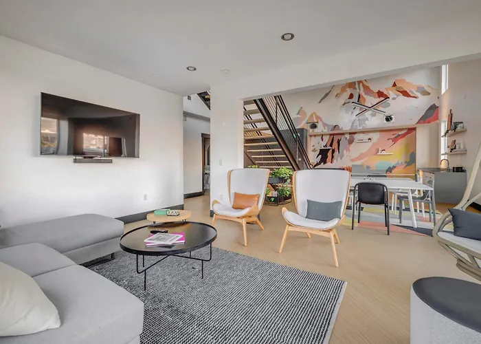 Serene Space With Easy City Access