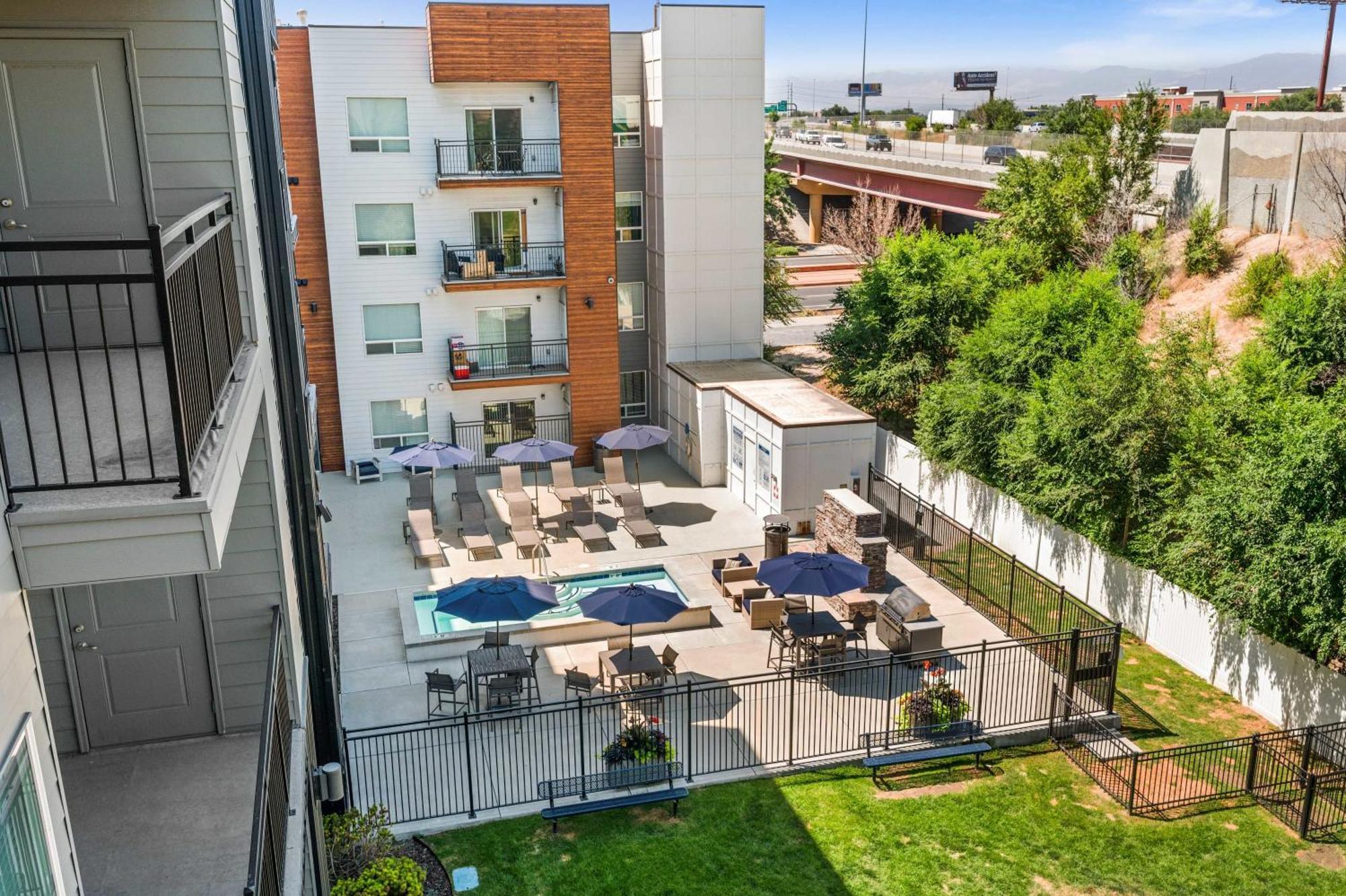 Serene Space With Easy Access Apartment