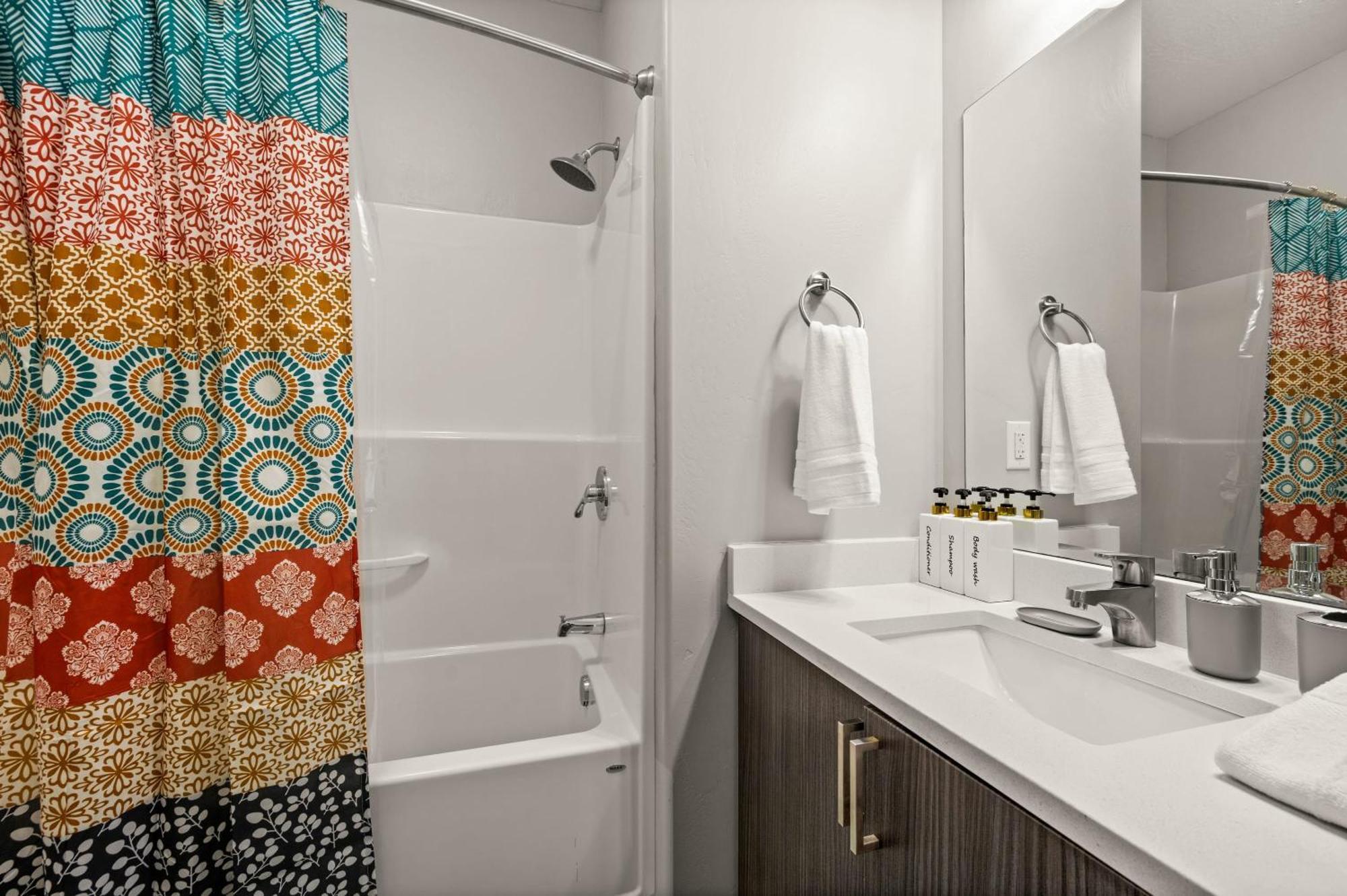 Apartment Serene Space With Easy Access