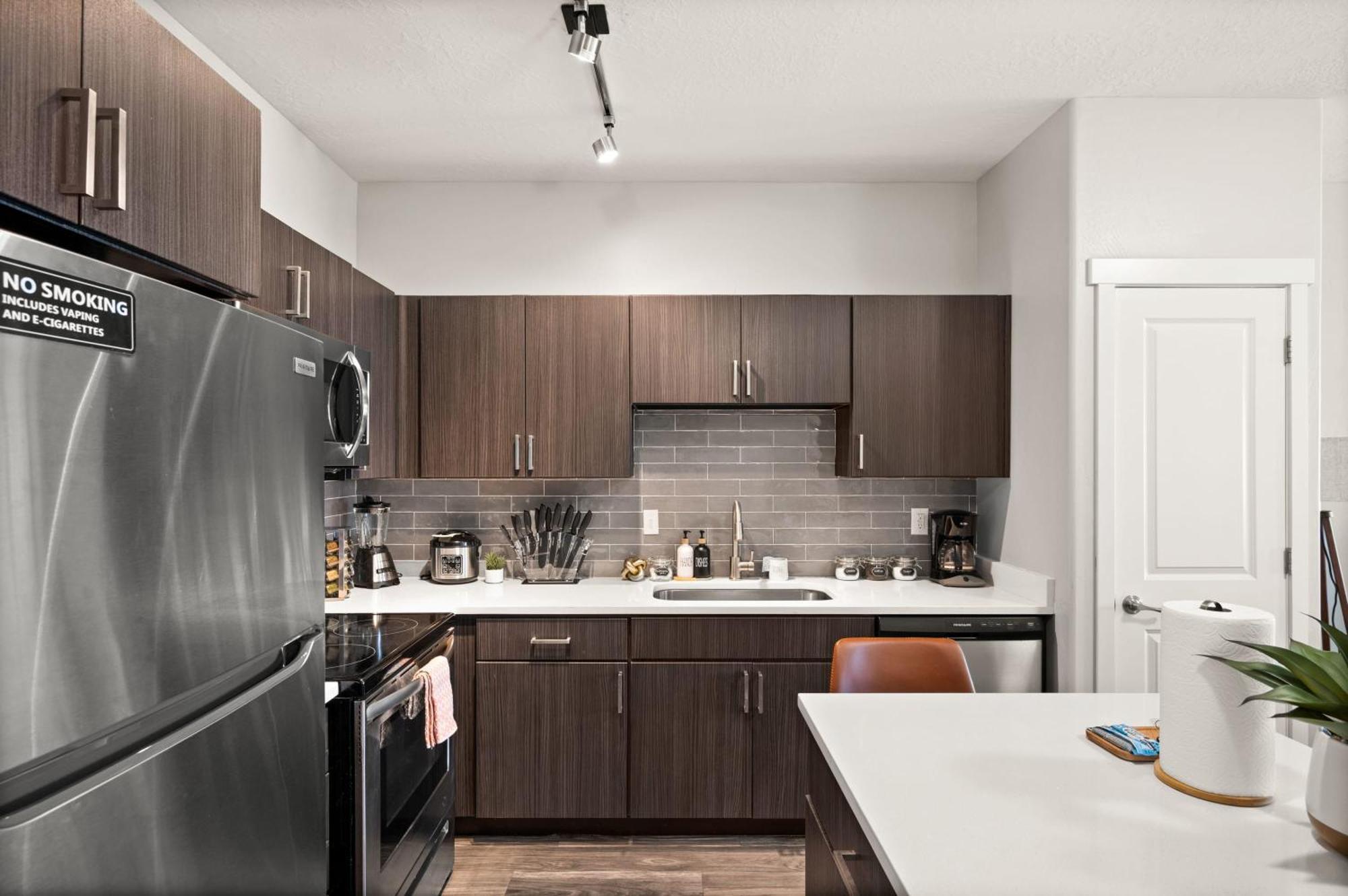 Apartment Serene Space With Easy Access