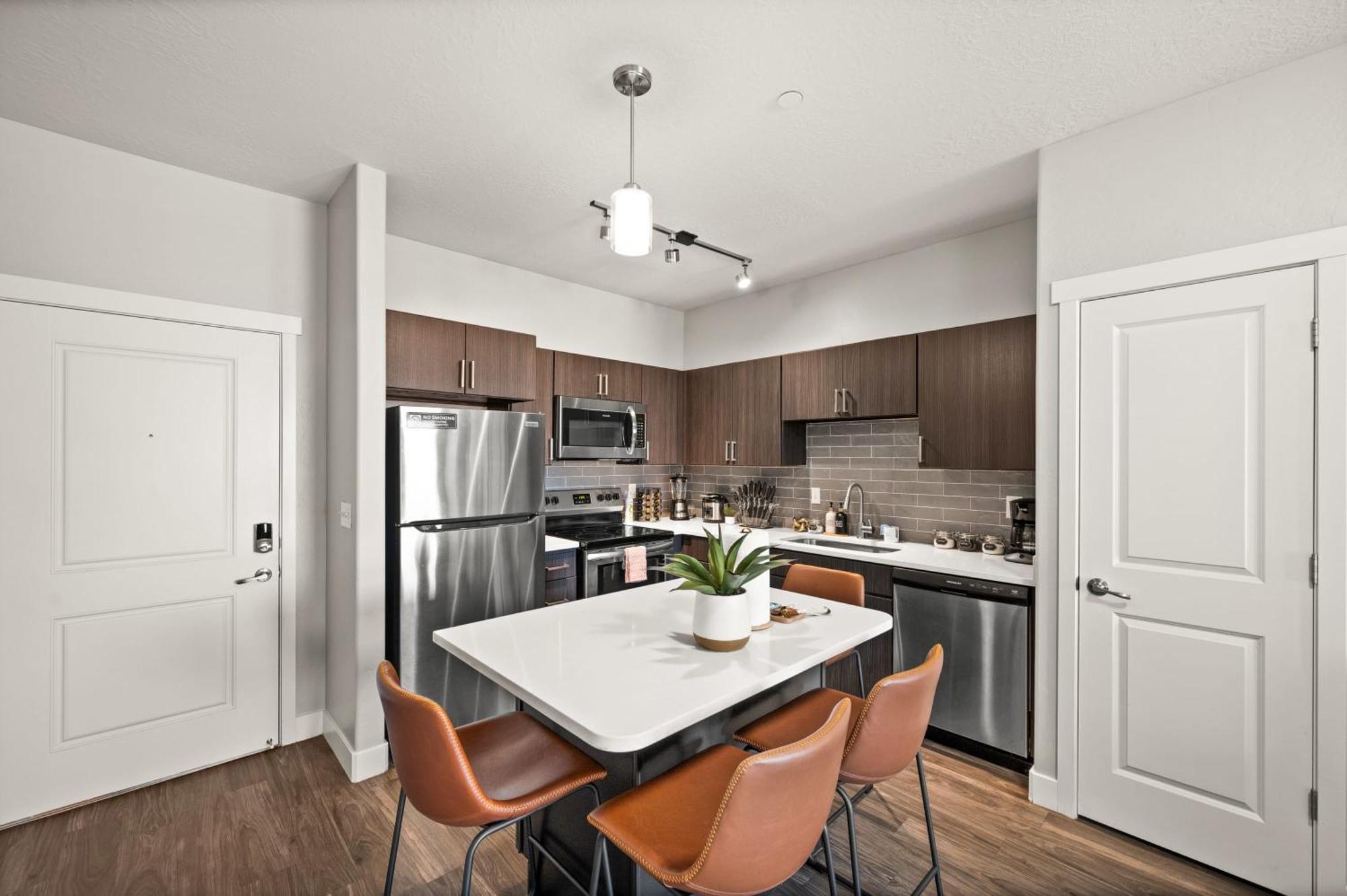Serene Space With Easy Access Apartment