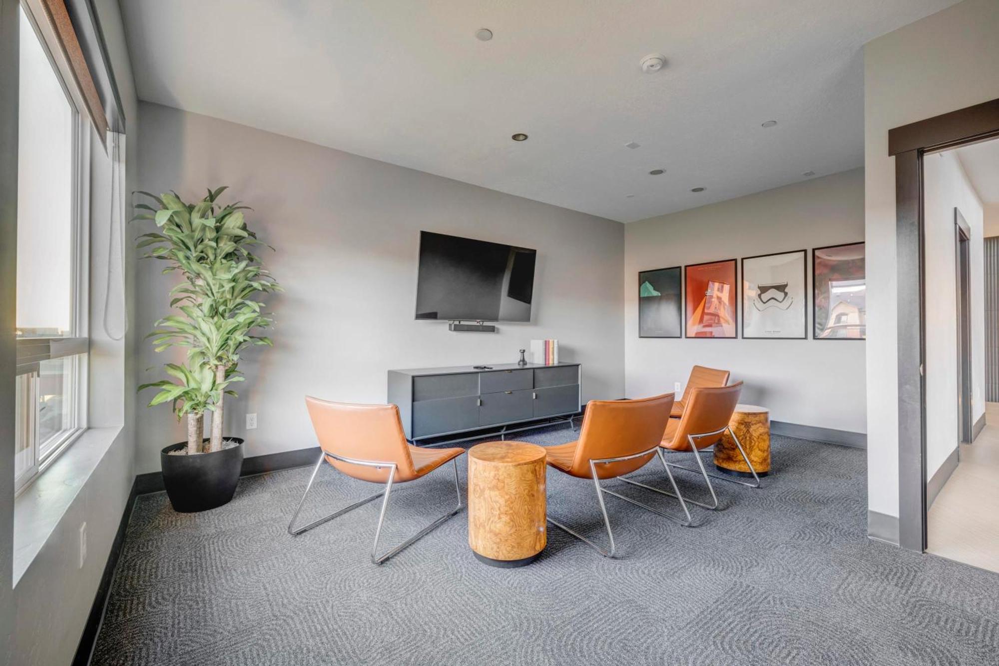 Serene Space With Easy Access Apartment *